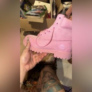Baby pink Timberlands size 4 y or 5 w